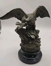 Adlerbüste  auf Holzsockel.