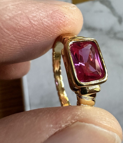 Ring goldfarbend mit