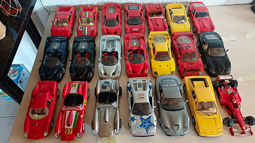 Modellauto burago ferrari - modellauto,