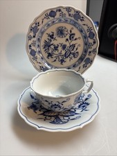 2511043 Meissen Zwiebelmuster Tee Gedeck 3-teilig Tasse Untertasse Teller Defekt