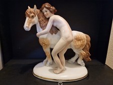 Große Neundorf Porzellan Figur - Frau mit Pferd H:29cm L:28cm