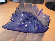 Blaue Glasschale  -  Blattform