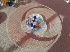 Daum Kristallglasschale mit Glasmuscheln als Füße.