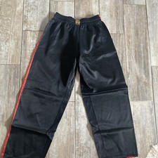 Bushi Karate Hose Größe 190 Schwarz Rot Glänzend 