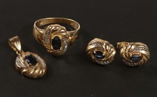 schönes 333er / 585er Gelbgold Saphir Schmuckset: Ring, Anhänger, Ohrstecker