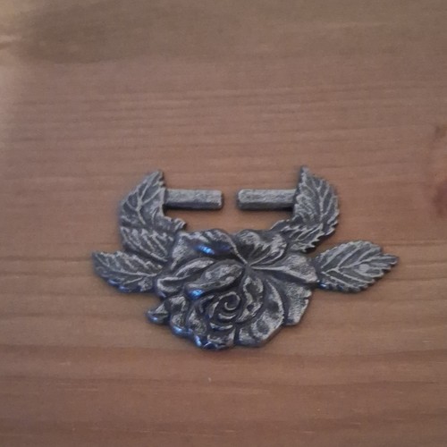 Silberfarbene metall brosche - silberfarbene, metall-brosche