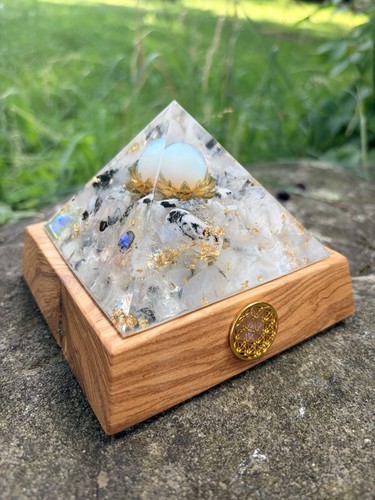 Orgonit pyramide intuition - pyramide,
