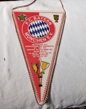 Fussballwimpel FC Bayern München mit Liste der Erfolge von 1932-1982