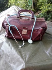 Arzttasche aus Leder + Stethoskop