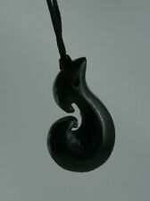 Maori Jade Carving  Hei Matau  Fishhook   dunkle Nephrit Jade Neuseeland