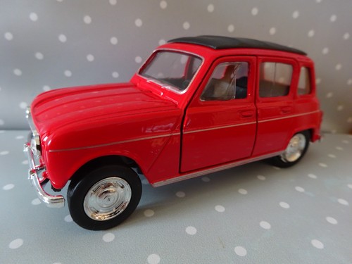 Renault gelb oldtimer - renault, 4