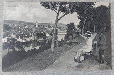 AK Kempten Allgäu Altstadt Mann auf Parkbank 1912 gel. Kirche Panorma