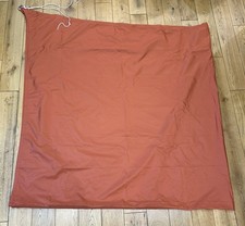 Weinrotes quadratisches 4x4m