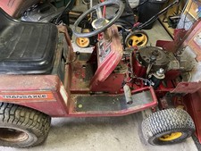 Alter Briggs & Stratton Rasentraktor – Bastlerobjekt + viele Ersatzteile