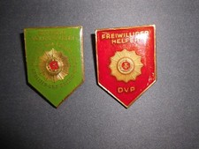 zwei Abzeichen: Deutsche