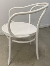 Thonet Stuhl, Klassischer Caféhausstuhl mit Armlehnen, weiß mit Holz Sitz