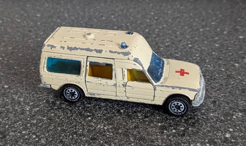 Siku 1613 mercedes ambulance - siku,