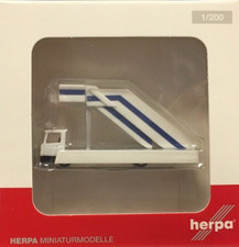 Herpa Wings 1:200  Flughafenzubehör  Fluggasttreppe  551793  Modellairport500
