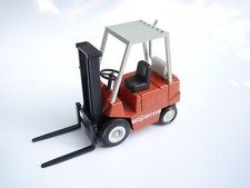 Gabelstapler Jack Lift Truck Forklift O&K V 25 blaß rot F=grau, NZG 173 in 1:25