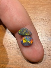 3.15 Carat Wunderschöne Brilliante Multifarbige Australische Schwarz Opal Paar