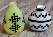 2 x Schnupftabak - Flasche aus Glas mit geometrischen Karomuster Boden signiert