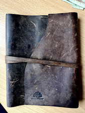 Lederumschlag mit Patina für