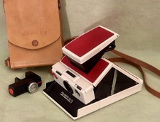 Polaroid SX-70 / 1974, wunderschön In Rot-Weiß, Mit Tasche u nd Selbstauslöser !