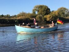 Motorboot, Fischerboot, Tuckerboot mit Strassentrailer
