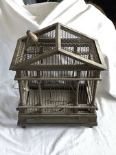 Alter dekorativer Vogelkäfig