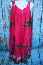 Farbenfrohes Strandkleid mit