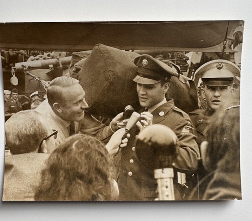 1958 elvis presley - 1958, arrives