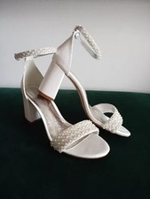 Weiße Braut Sandalen mit