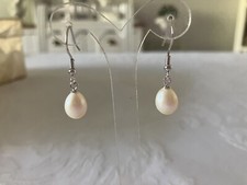 echte Perlenohrringe in Tropfenform