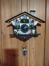 Kleine Deutsch Schwarzwälder Schaukel Kuckucksuhr mit Quarzwerk