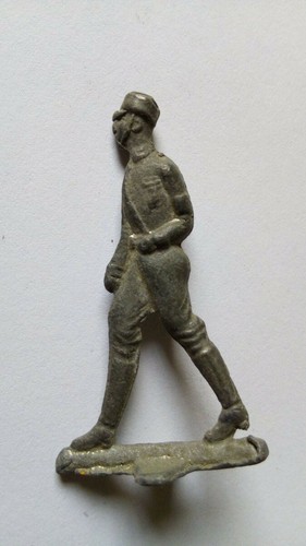 Zwei metallfiguren - zwei,