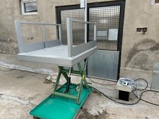 ROLLSTUHLLIFT ROLLSTUHLHEBEBÜHNE FAHRSTUHL HUBLIFT HEBELIFT WHEELCHAIRLIFT LIFT