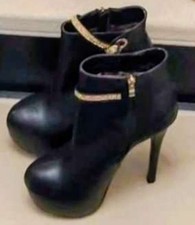 Schwarze Stiefeletten