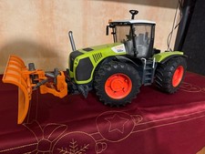 Bruder Traktor Traktor Claas Xerion 5000 mit Schneeschiebeschild