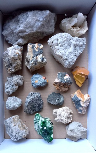 Kiste mit mineralien - mit, 17