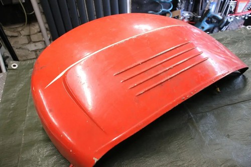 Seitenhaube rot mit beule - mit,