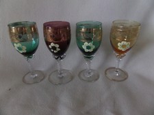 KONVOLUT  -  Wein Gläser Böhmisches Glas/bunt mit goldfarbenem Dekor