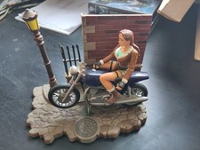 LARA CROFT TOMB RAIDER FIGUR