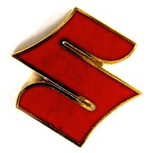 MOTORRAD Pin / Pins - SUZUKI LOGO in ROT 
