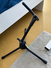 K&M 14300 Alt/Tenor Saxophonständer • Saxophonhalter • Saxophonaufsteller 