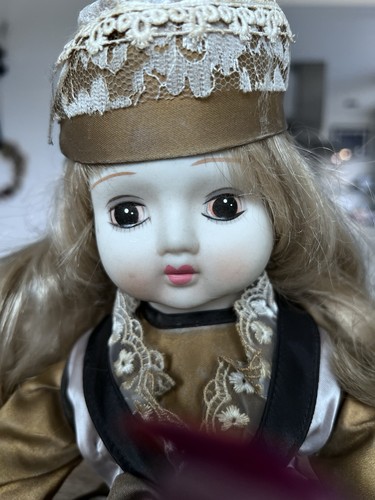 Porzellanpuppe
