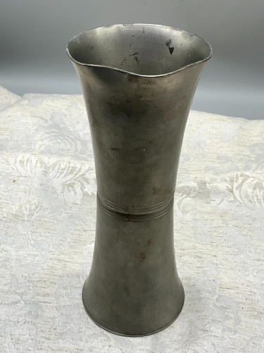 Alte trompetenvase aus zinn - trompetenvase,
