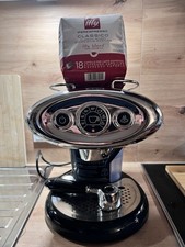 Kapselmaschine illy x7,1 sowie kapsellade