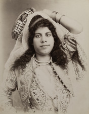 G. Lekegian, Almée, ägyptische Tänzerin und Musikerin, Ägypten.  albendruck