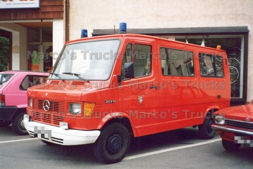Lkw foto mercedes - mercedes-benz, d