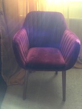 4 Polsterstühle rot, ca. 57 cm breit, ca 81 cm hoch, neuwertig 